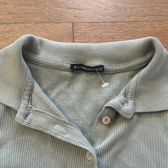 Brandy Melville Long Sleeve Sage Ribbed Green Button Up Top - Picture 4 of 4